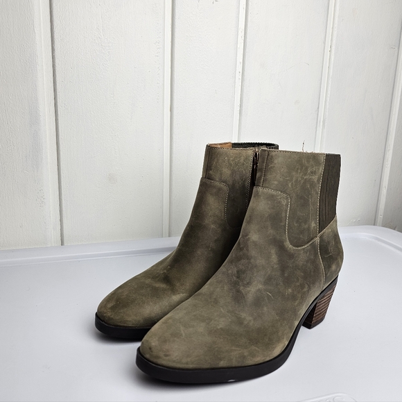 Vionic Shantelle Olive Green Waterproof Nubuck Leather Ankle Zip Booties 9 - Picture 2 of 12
